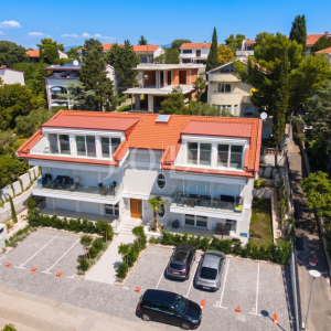 Novi Vinodolski apartman 1.red do mora