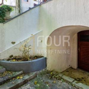 Novi Vinodolski - centar, samostojeća kuća 96m2