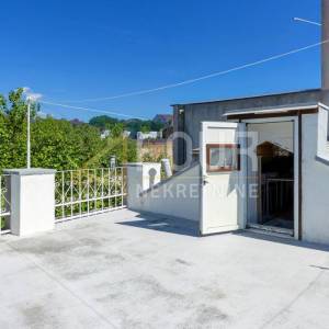 Novi Vinodolski - centar, samostojeća kuća 96m2