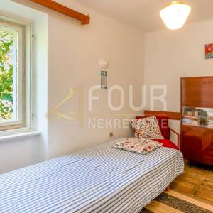Novi Vinodolski - centar, samostojeća kuća 96m2