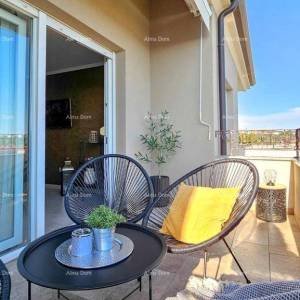 Novigrad – Dvoetažni stan 84 m² s terasom i parkingom
