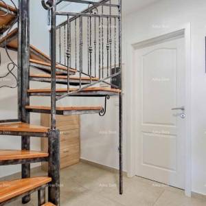 Novigrad – Dvoetažni stan 84 m² s terasom i parkingom
