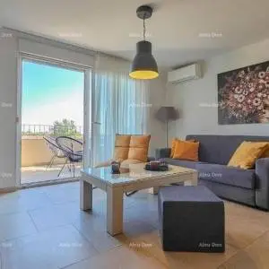 Novigrad – Dvoetažni stan 84 m² s terasom i parkingom