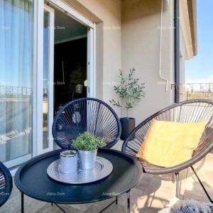Novigrad – Dvoetažni stan 84 m² s terasom i parkingom