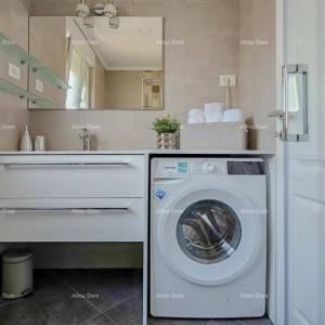 Novigrad – Dvoetažni stan 84 m² s terasom i parkingom