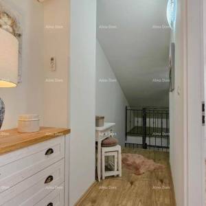 Novigrad – Dvoetažni stan 84 m² s terasom i parkingom