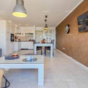 Novigrad – Dvoetažni stan 84 m² s terasom i parkingom