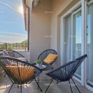 Novigrad – Dvoetažni stan 84 m² s terasom i parkingom