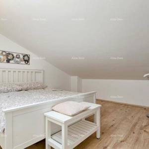 Novigrad – Dvoetažni stan 84 m² s terasom i parkingom