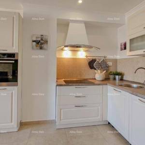 Novigrad – Dvoetažni stan 84 m² s terasom i parkingom