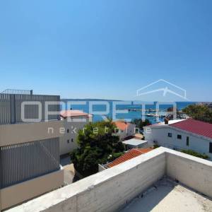 Novogradnja - Dvosoban stan s krovnom terasom i bazenom, Povljana, otok Pag
