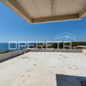 Novogradnja - Dvosoban stan s krovnom terasom i bazenom, Povljana, otok Pag