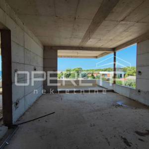Novogradnja - Dvosoban stan s krovnom terasom i bazenom, Povljana, otok Pag