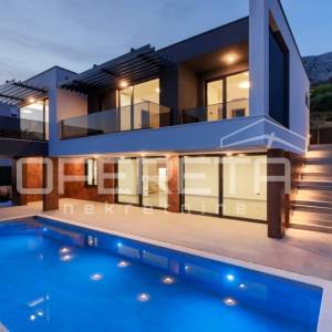 Krilo Jesenice, moderna vila 5* s panoramskim pogledom, 100m mora