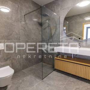 Krilo Jesenice, moderna vila 5* s panoramskim pogledom, 100m mora