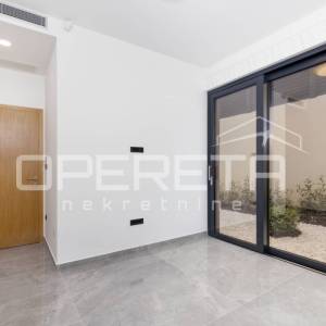 Krilo Jesenice, moderna vila 5* s panoramskim pogledom, 100m mora