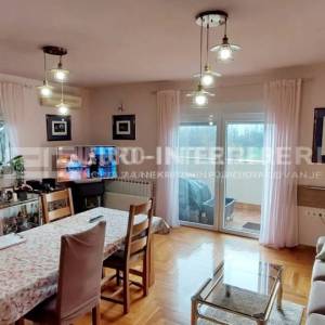 Obiteljska kuća u naselju Bizek površine 381 m², bez provizije!