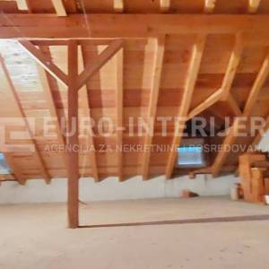 Obiteljska kuća u naselju Bizek površine 381 m², bez provizije!