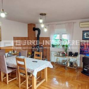 Obiteljska kuća u naselju Bizek površine 381 m², bez provizije!