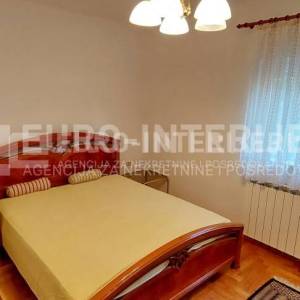 Obiteljska kuća u naselju Bizek površine 381 m², bez provizije!
