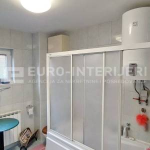 Obiteljska kuća u naselju Bizek površine 381 m², bez provizije!