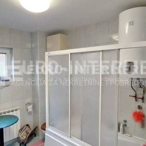 Obiteljska kuća u naselju Bizek površine 381 m², bez provizije!