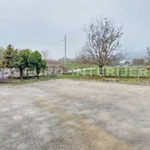 Obiteljska kuća u naselju Bizek površine 381 m², bez provizije!