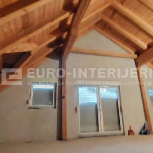 Obiteljska kuća u naselju Bizek površine 381 m², bez provizije!