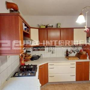 Obiteljska kuća u naselju Bizek površine 381 m², bez provizije!