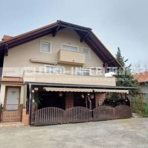Obiteljska kuća u naselju Bizek površine 381 m², bez provizije!