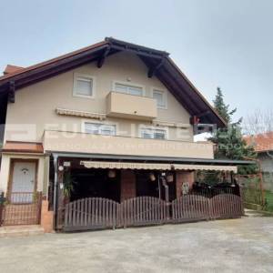 Obiteljska kuća u naselju Bizek površine 381 m², bez provizije!