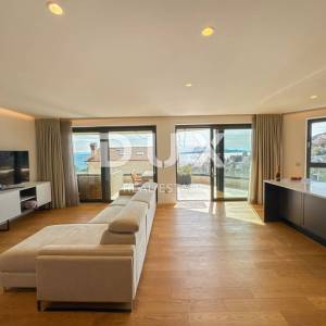 Opatija, centar, četverosoban stan, 158 m2, s privatnim bazenom