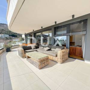 Opatija, centar, četverosoban stan, 158 m2, s privatnim bazenom