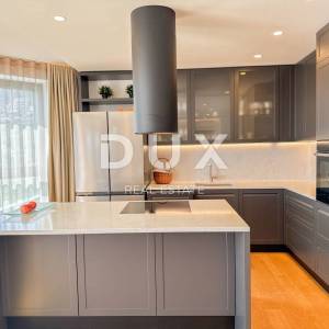 Opatija, centar, četverosoban stan, 158 m2, s privatnim bazenom