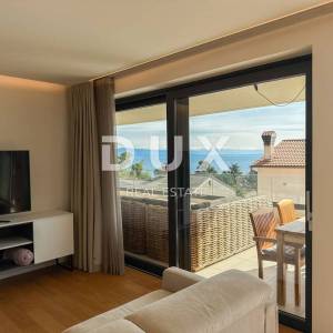 Opatija, centar, četverosoban stan, 158 m2, s privatnim bazenom