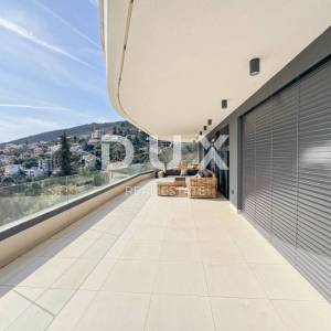 Opatija, centar, četverosoban stan, 158 m2, s privatnim bazenom