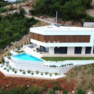 OPATIJA, IČIĆI - moderna vila s bazenom na jedinstvenoj poziciji samo 200m od plaže Ičići, blizina Mariott resorta