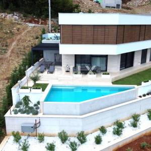 OPATIJA, IČIĆI - moderna vila s bazenom na jedinstvenoj poziciji samo 200m od plaže Ičići, blizina Mariott resorta
