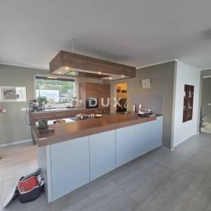 OPATIJA, IČIĆI, POLJANE- prekrasna moderna villa 400m2 s pogledom na more i bazenom + okoliš 1200m2
