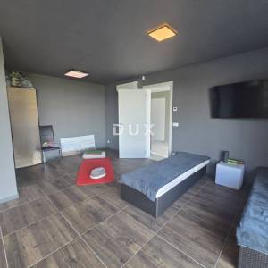 OPATIJA, IČIĆI, POLJANE- prekrasna moderna villa 400m2 s pogledom na more i bazenom + okoliš 1200m2