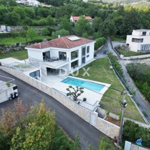 OPATIJA, IČIĆI, POLJANE- prekrasna moderna villa 400m2 s pogledom na more i bazenom + okoliš 1200m2