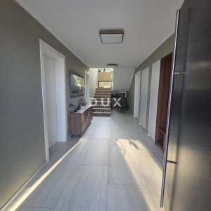 OPATIJA, IČIĆI, POLJANE- prekrasna moderna villa 400m2 s pogledom na more i bazenom + okoliš 1200m2