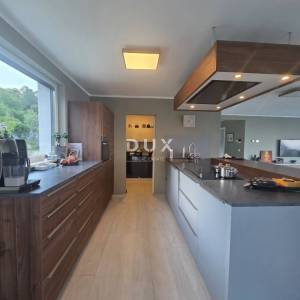 OPATIJA, IČIĆI, POLJANE- prekrasna moderna villa 400m2 s pogledom na more i bazenom + okoliš 1200m2
