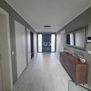 OPATIJA, IČIĆI, POLJANE- prekrasna moderna villa 400m2 s pogledom na more i bazenom + okoliš 1200m2
