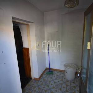 Opatija - Pobri, kuća s 2 stana, garaža, konoba, pogled na more