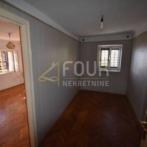 Opatija - Pobri, kuća s 2 stana, garaža, konoba, pogled na more