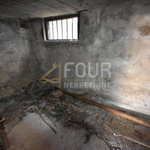 Opatija - Pobri, kuća s 2 stana, garaža, konoba, pogled na more