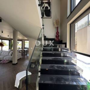 OPATIJA, SV. JELENA - villa 250m2 s panoramskim pogledom na more i bazenom + uređena okućnica 1200m2