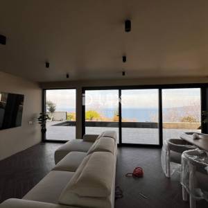 OPATIJA, SV. JELENA - villa 250m2 s panoramskim pogledom na more i bazenom + uređena okućnica 1200m2