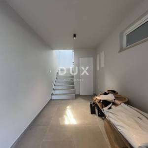OPATIJA, SV. JELENA - villa 250m2 s panoramskim pogledom na more i bazenom + uređena okućnica 1200m2